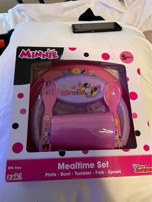 Minnie Mouse Mealtime Set
Includes plate, bowl, tumbler, fork and spoon